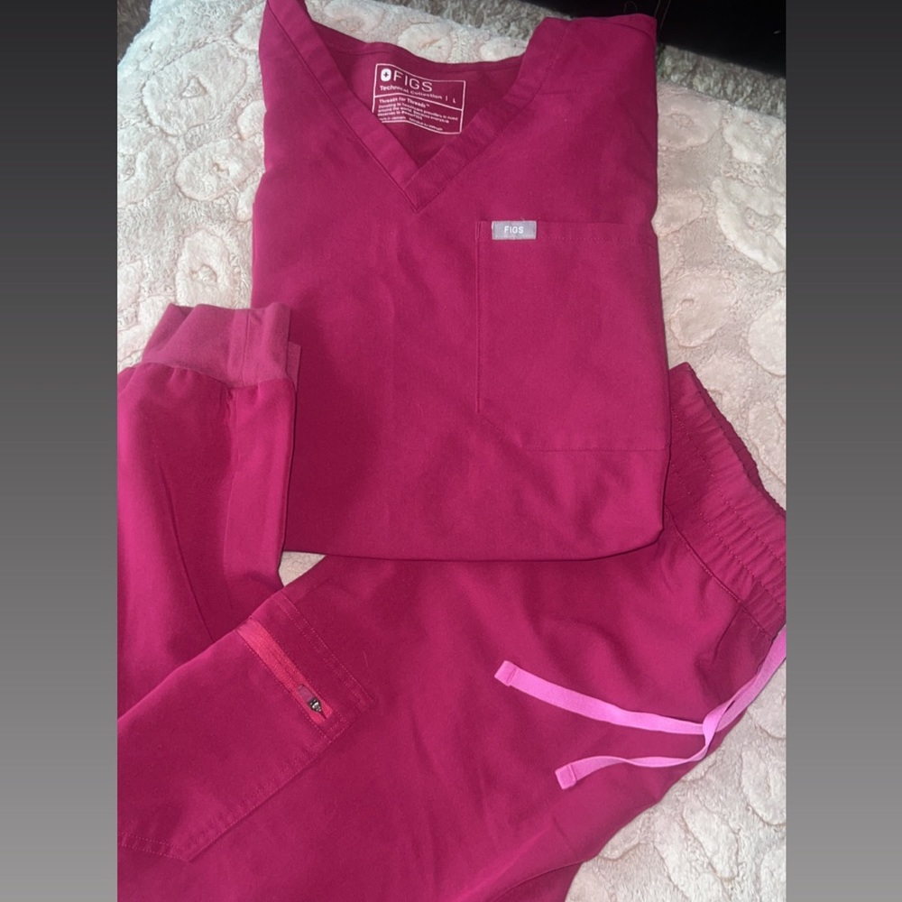 Brand new Figs set! Large one pocket top. Large high waisted joggers.
